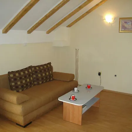 Lolic_pirovac Apartment *